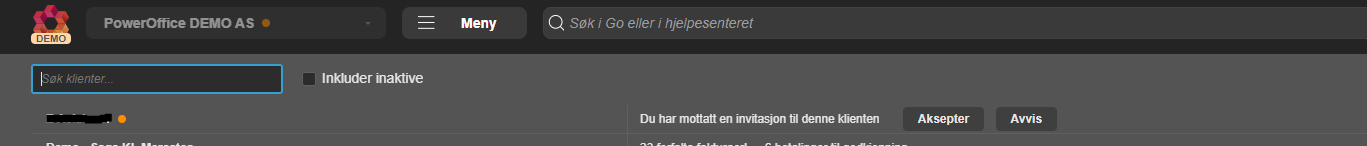 Klientinvitasjonsdialog med søkefelt, inkluder inaktive-filter og Aksepter/Avvis-knapper