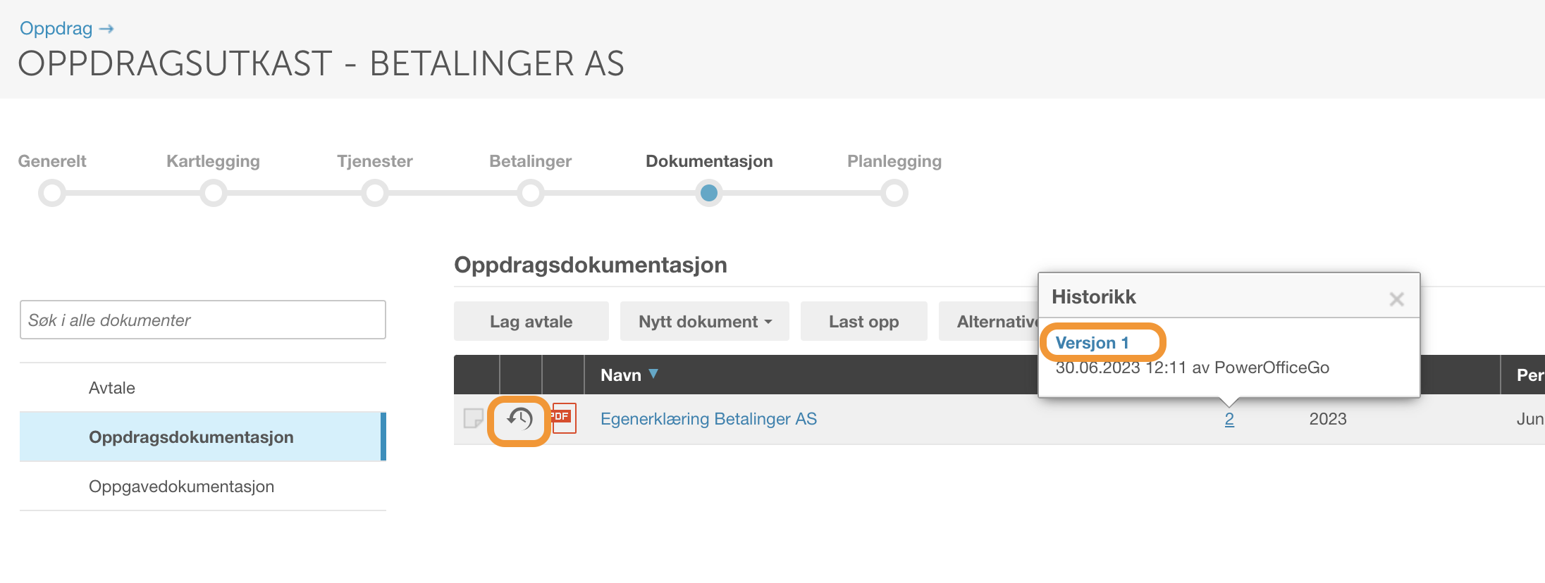 Oppdragsutkast Dokumentasjon-fanen med Historikk-popup viser Versjon 1 fra 30.06.2023